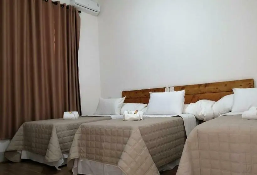 Deluxe Kolmen Hengen Huone, Sagrados Corações