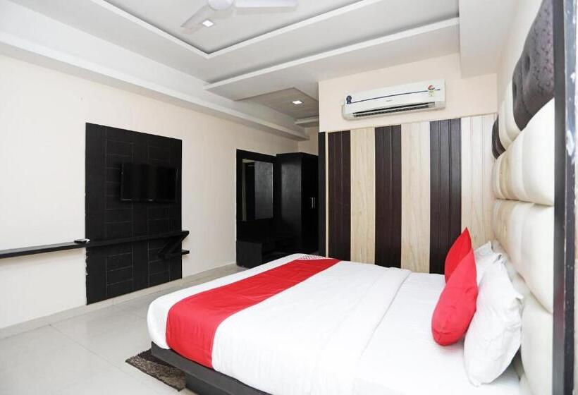 트리플 클래식 룸, O Subhadra Residency