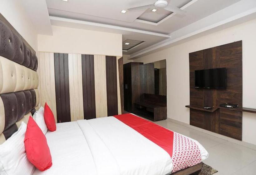 트리플 클래식 룸, O Subhadra Residency