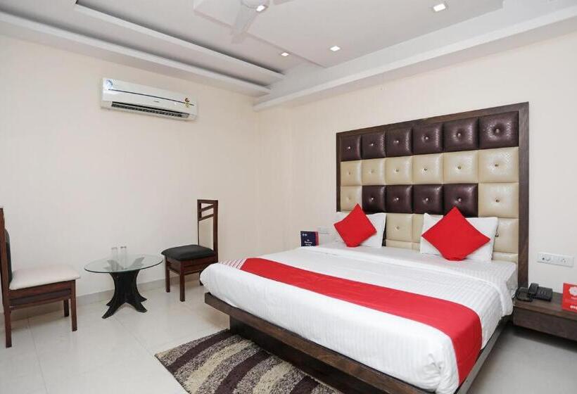 트리플 클래식 룸, O Subhadra Residency