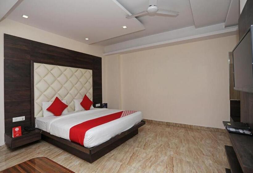 디럭스 트리플 룸, O Subhadra Residency