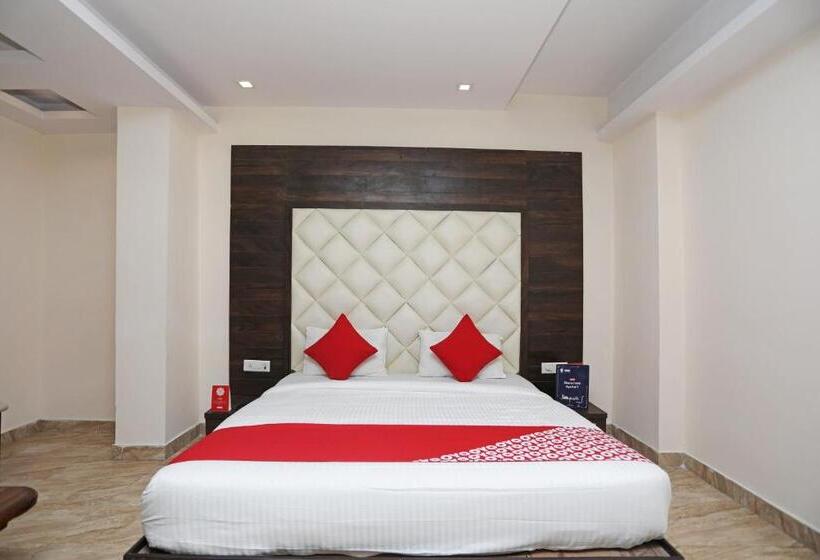 디럭스 트리플 룸, O Subhadra Residency