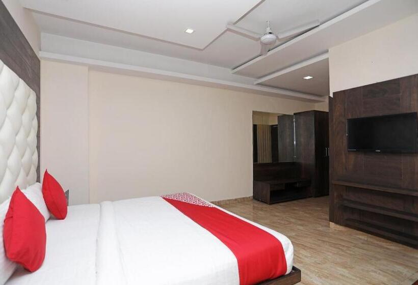 디럭스 트리플 룸, O Subhadra Residency