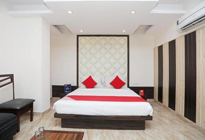 디럭스 트리플 룸, O Subhadra Residency