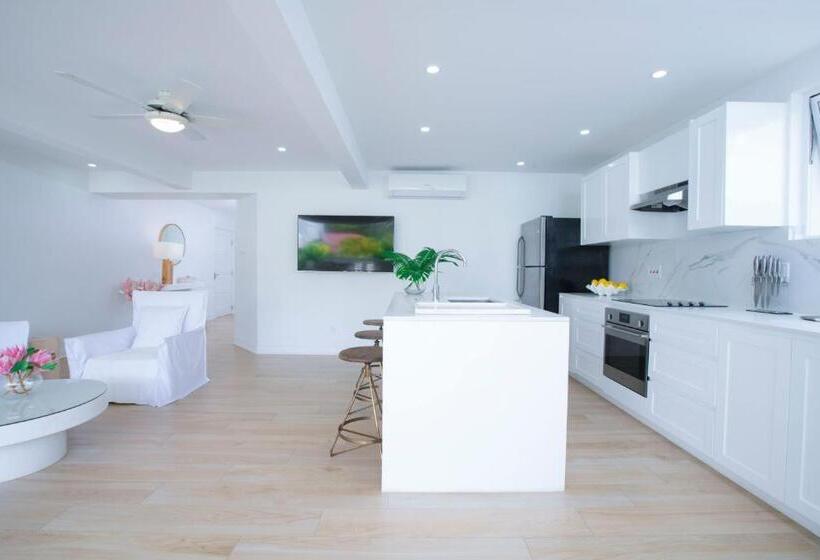 آپارتمان 1 خوابه با چشمانداز استخر, Mullins Grove Luxury Apartments