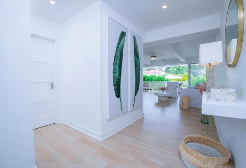 آپارتمان 1 خوابه با چشم‌انداز استخر, Mullins Grove Luxury Apartments