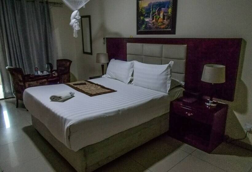 اتاق لوکس با چشم‌انداز باغ, Four Pillars Lodge