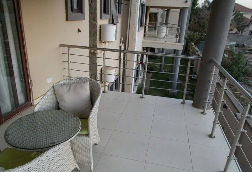 اتاق لوکس با چشم‌انداز باغ, Four Pillars Lodge