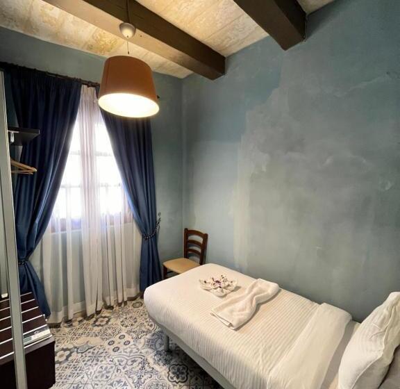 اتاق خانوادگی, My Travel House