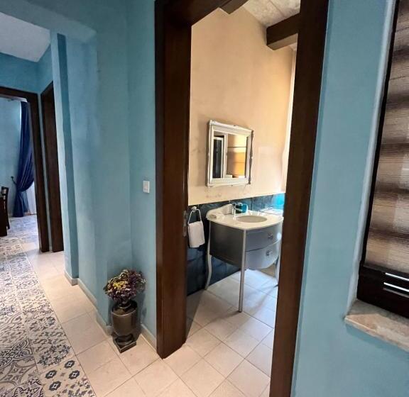 اتاق خانوادگی, My Travel House