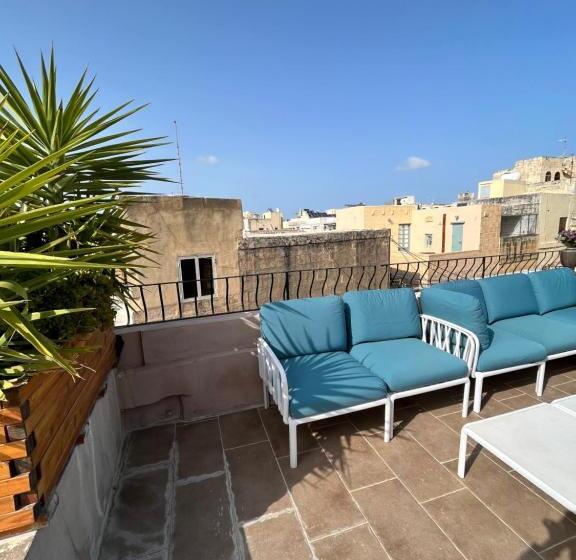 اتاق خانوادگی, My Travel House