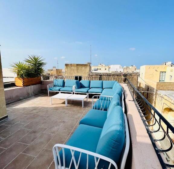 اتاق خانوادگی, My Travel House