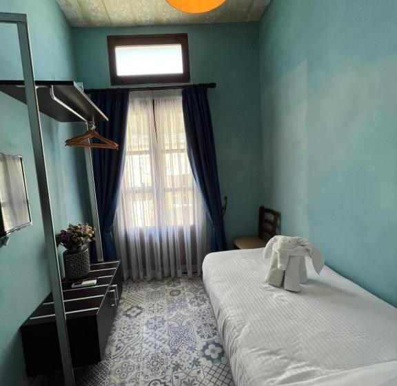اتاق خانوادگی, My Travel House