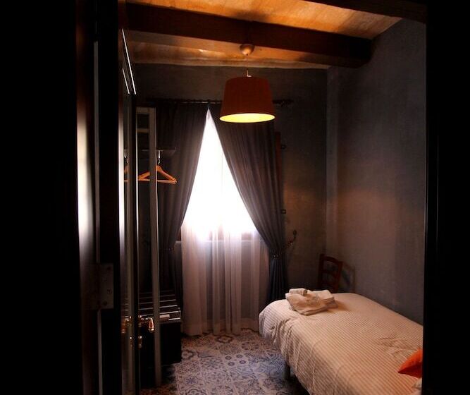 اتاق خانوادگی, My Travel House