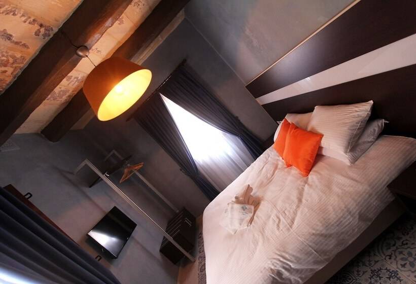 اتاق خانوادگی, My Travel House