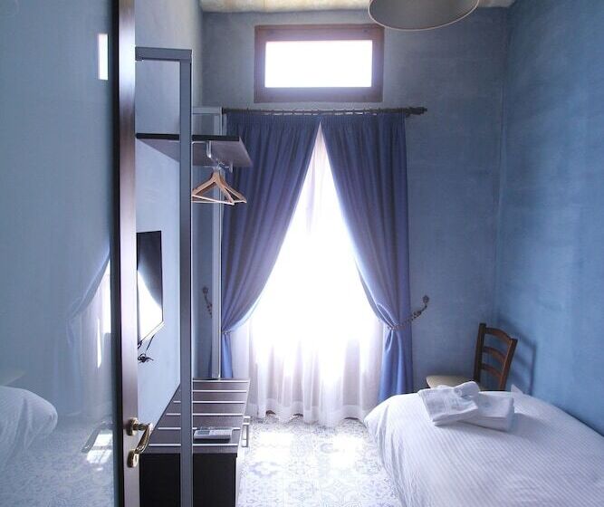 اتاق خانوادگی, My Travel House