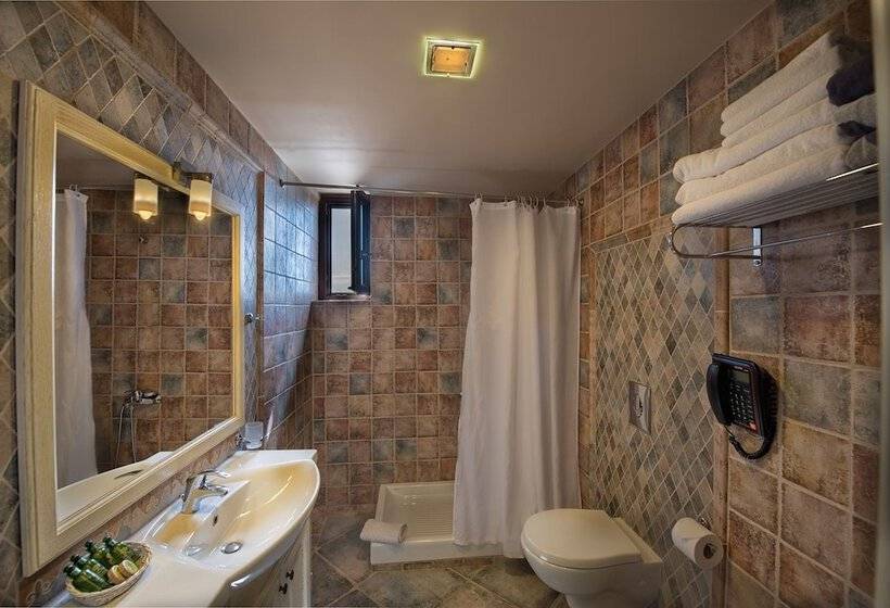 庭の見えるスタンダードトリプルルーム, Castello Antico