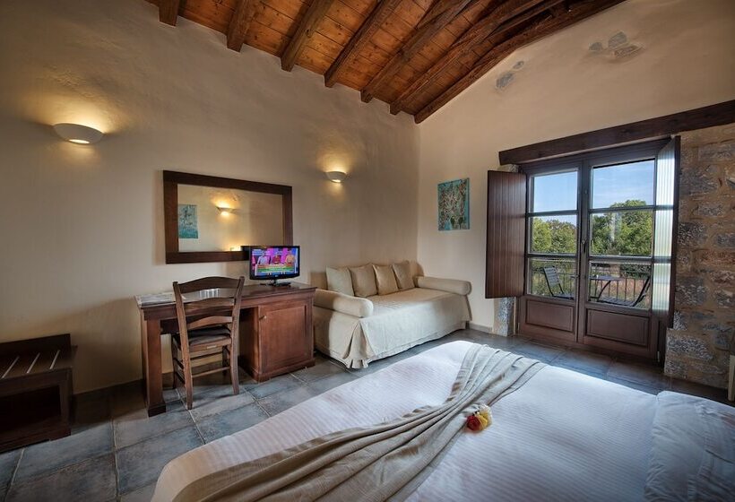 庭の見えるスタンダードトリプルルーム, Castello Antico