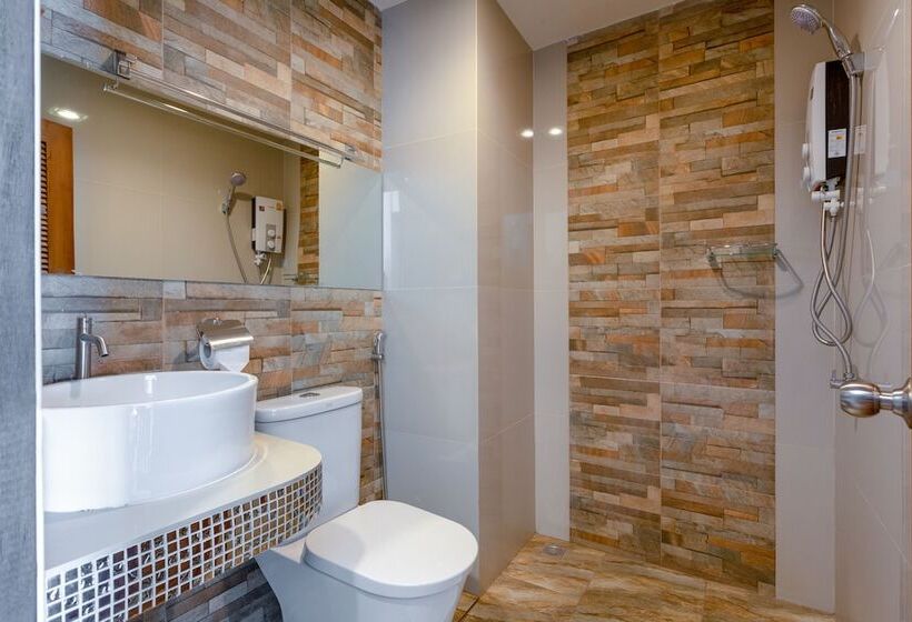 غرفة قياسية مطلة على الجبل, The Lord Nelson