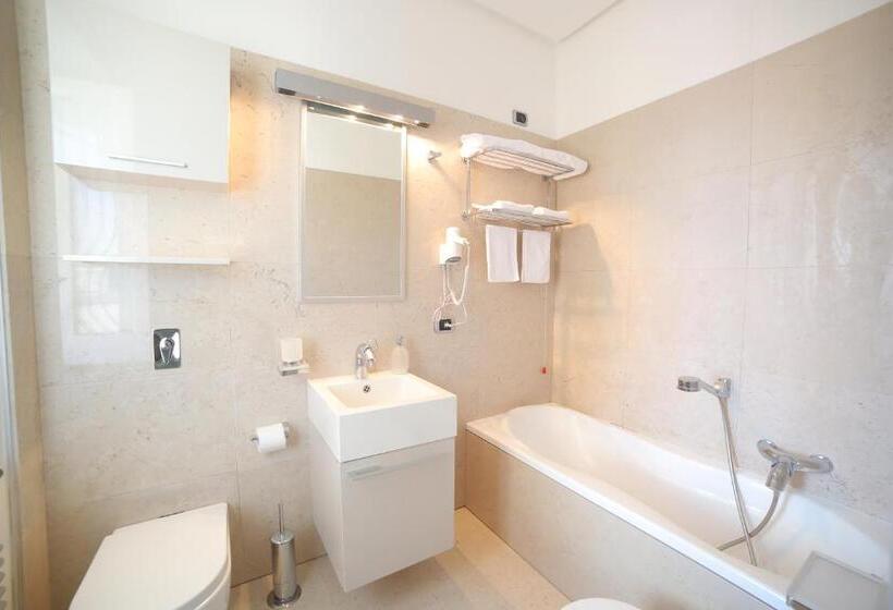 סוויטה עם ג'קוזי, Olympus Capua