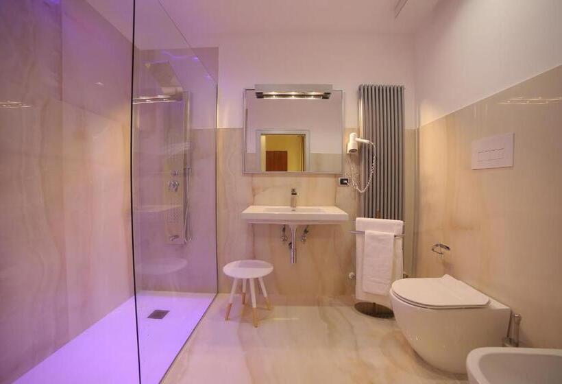 סוויטת ג'וניור, Olympus Capua