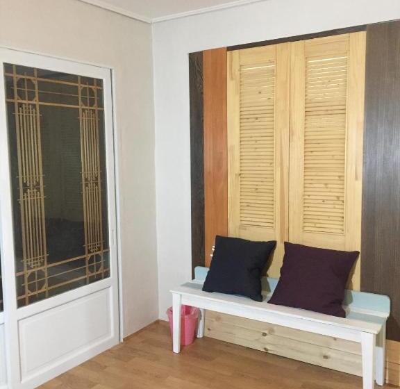 Quarto Basic, The Guesthouse Dmz Stay