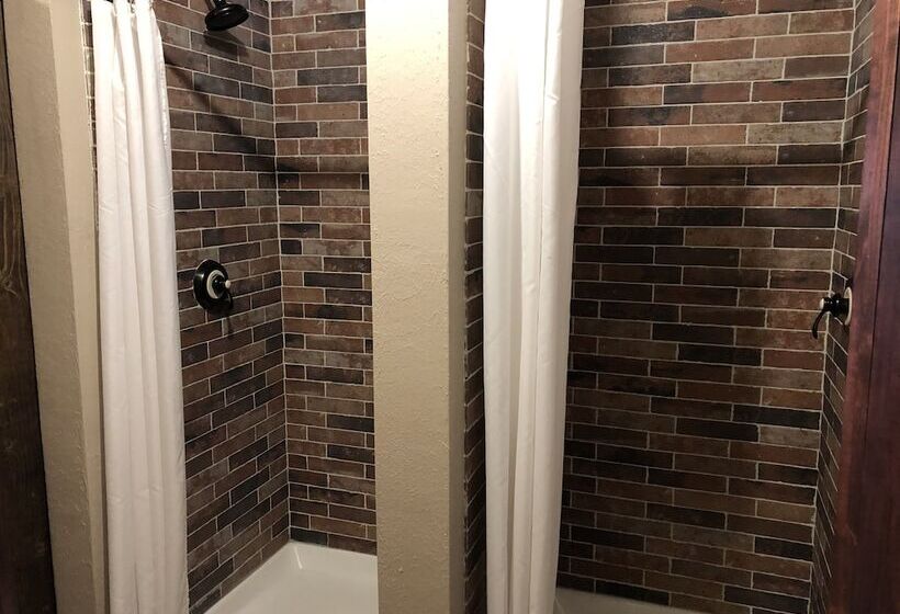 تختخواب در اتاق مشترک, The Avon