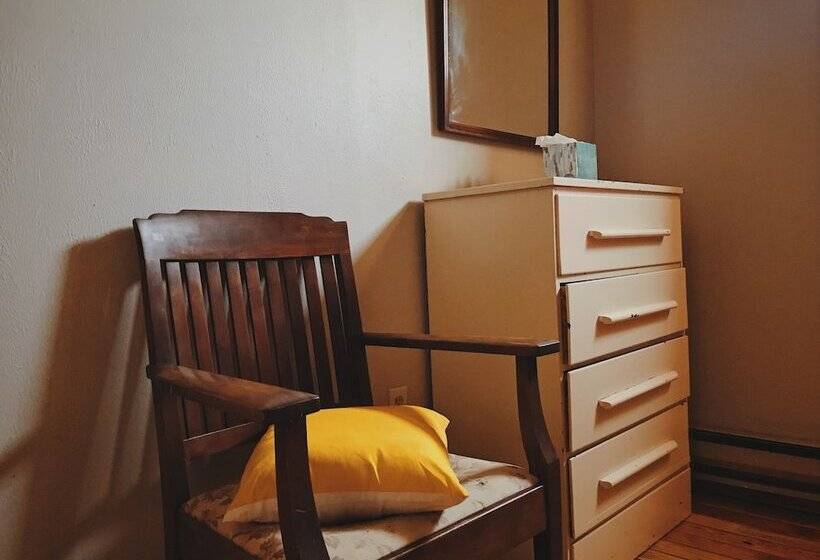 تختخواب در اتاق مشترک, The Avon