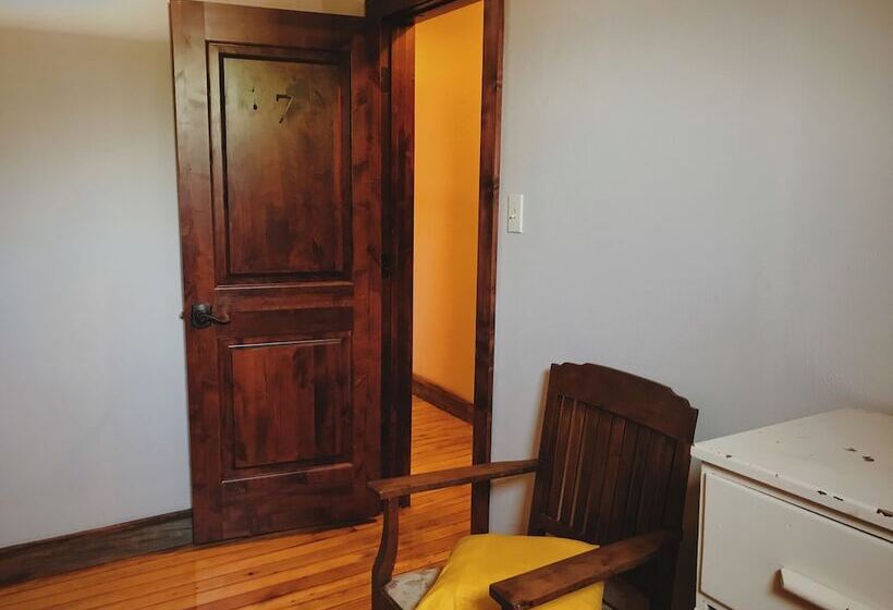 تختخواب در اتاق مشترک, The Avon