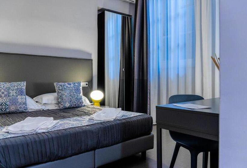 غرفة عائلية, Re Vittorio De Luxe