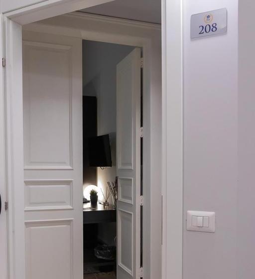 غرفة عائلية, Re Vittorio De Luxe