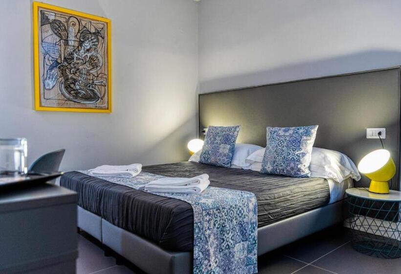 غرفة عائلية, Re Vittorio De Luxe