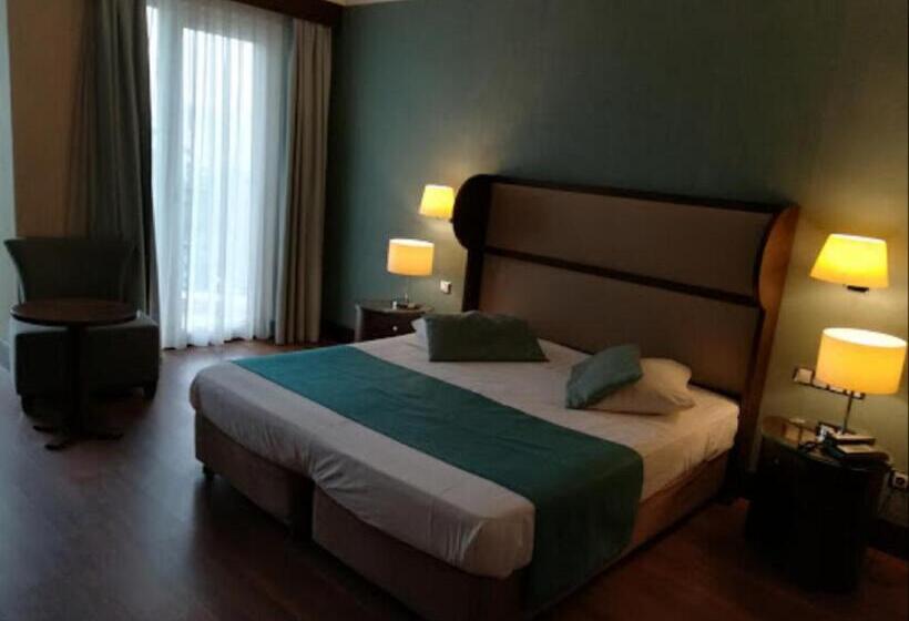 سوییت اجرایی, Tadj El Maouada