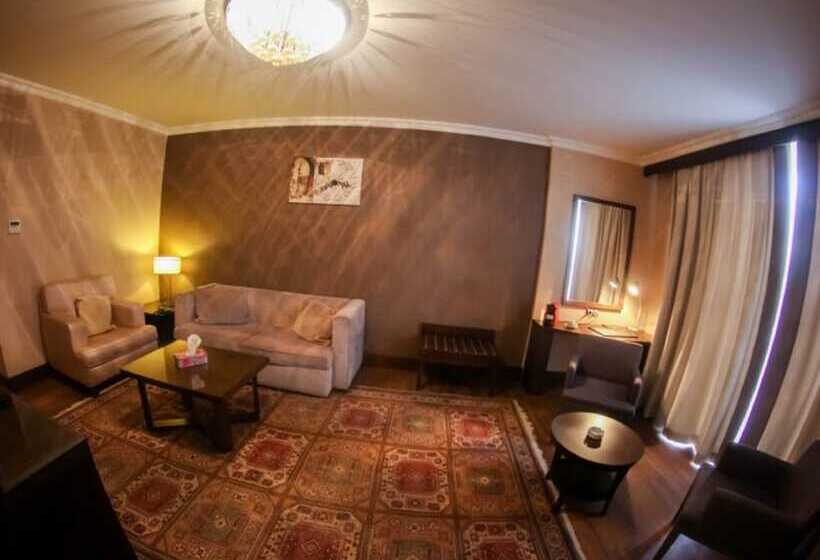 سوییت جونیور, Tadj El Maouada