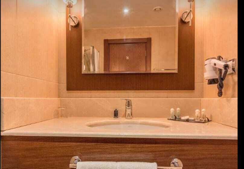 سوییت اجرایی, Tadj El Maouada