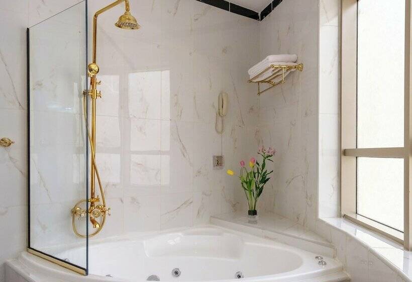 スイート, Crystal Plaza Al Majaz