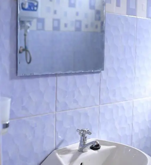 اتاق استاندارد یک نفره, Kisoro Comfort Inn