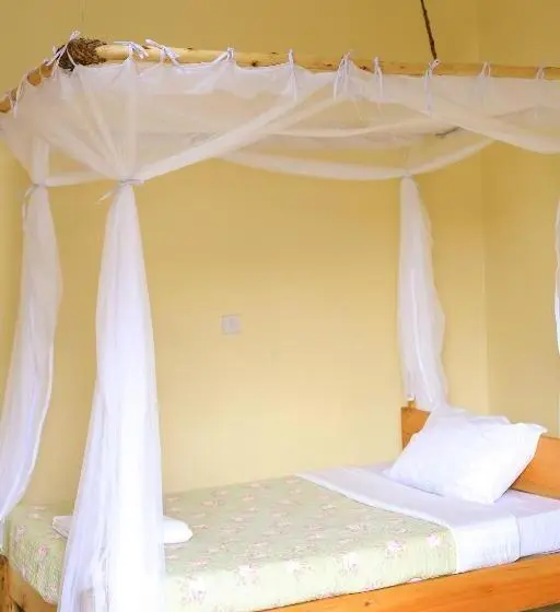 اتاق استاندارد یک نفره, Kisoro Comfort Inn