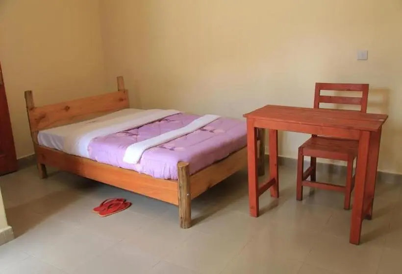 اتاق استاندارد یک نفره, Kisoro Comfort Inn