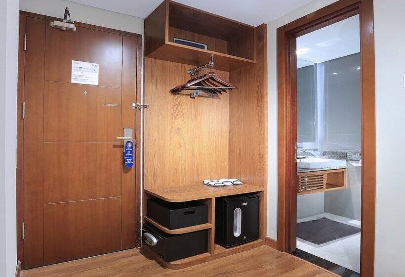 Семейный Номер, Aston Inn Batu