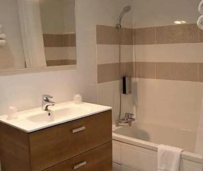 Standard-huone, Logis Auberge Le Petit Pont
