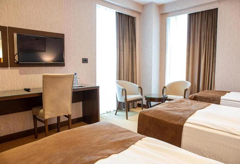 اتاق لوکس سه تخته, Diamond Hotel Baku