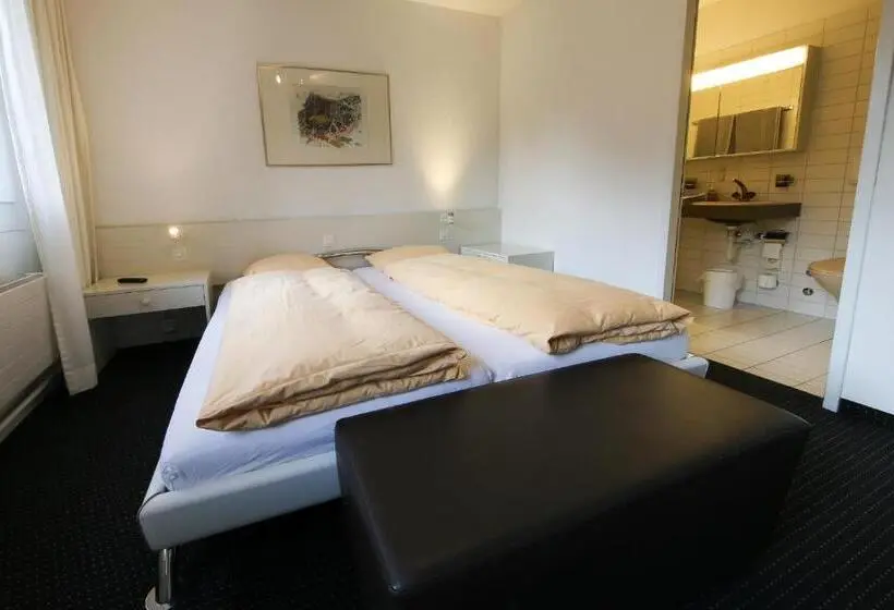 Quarto Familiar, Grüsch