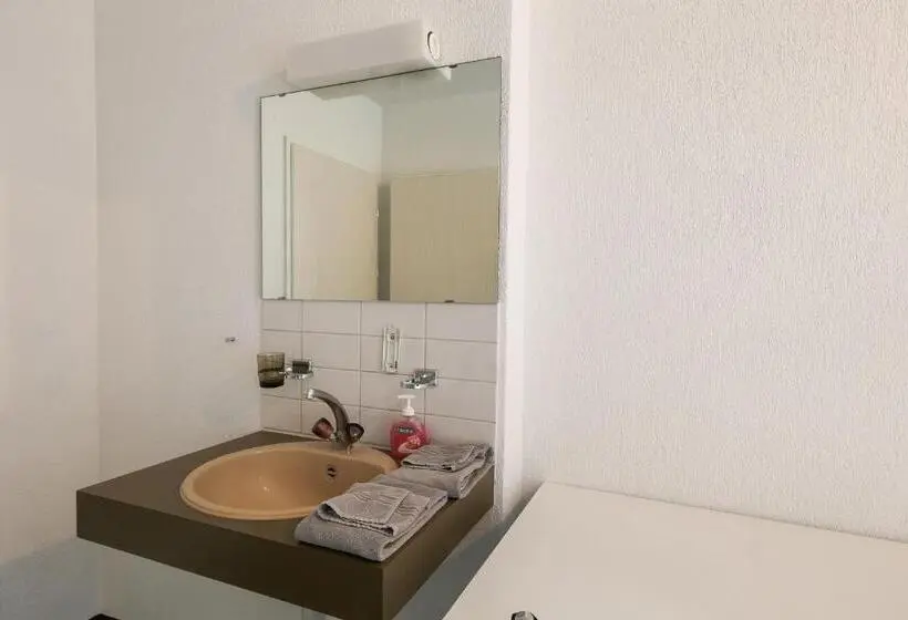 Quarto Familiar, Grüsch