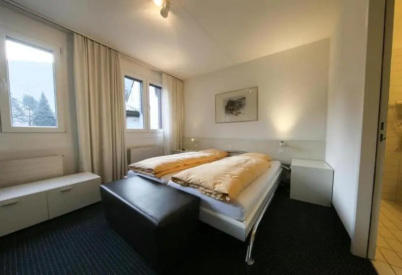 Quarto Familiar, Grüsch