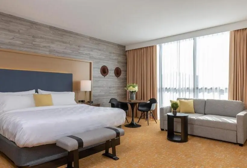 キングサイズベッドのスイートルーム, Holiday Inn & Suites Nashville Downtown Broadway