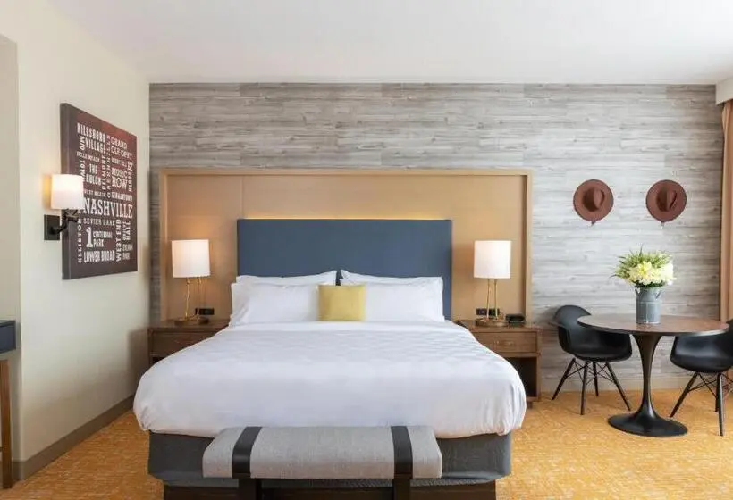 キングサイズベッドのスイートルーム, Holiday Inn & Suites Nashville Downtown Broadway