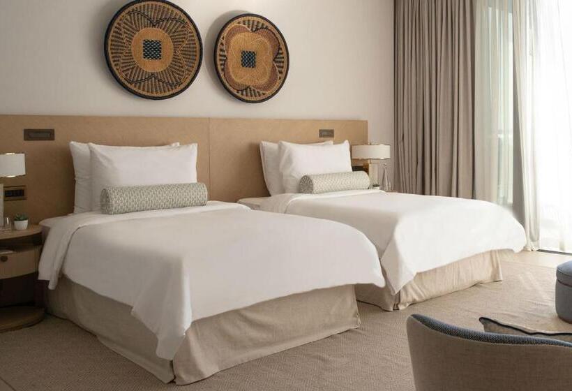 غرفة قياسية مطلّة علي البحر مزوَّدة بتراس, Jumeirah Saadiyat Island Abu Dhabi