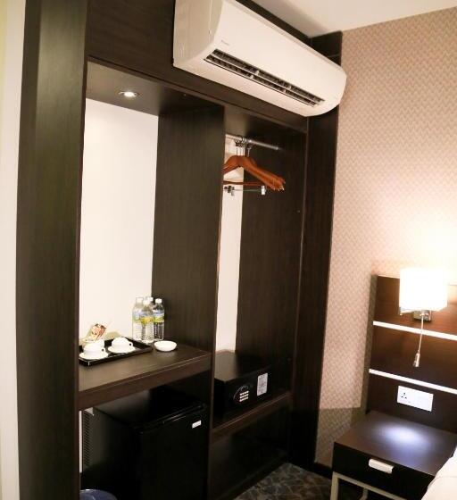 Семейный Номер, K Garden Hotel Parit Buntar