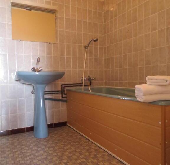 스탠다드 트리플 룸, Logis L Auberge Du Gros